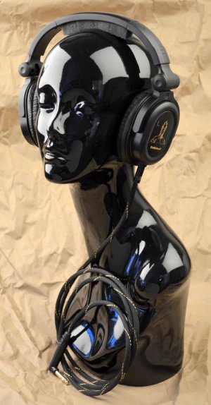 bottleheadphoneweb.jpg