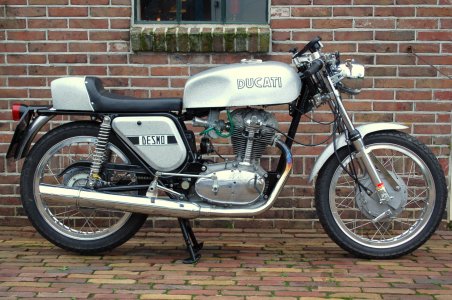 ducati-vintage-1962-ducati-desmo-diana-mark-3-super-sport-using-extraordinary-5-gears-exceptio...jpg
