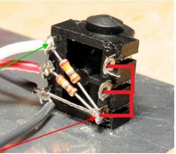 Crack Headphone Jack Mod.jpg