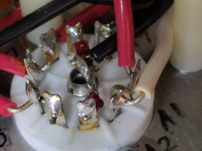 crack_9pin_closeup_02.jpg
